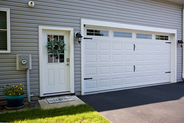 24/7 Emergency Garage Door Panel Replacement experts in Four Corners, OR